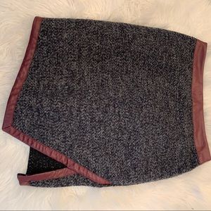 Women’s Gray Tweed Mini Skirt w leather trim M